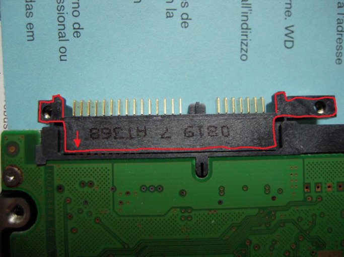 A02-3 Closeup on connectors Seagate Momentus 5400.3.jpg